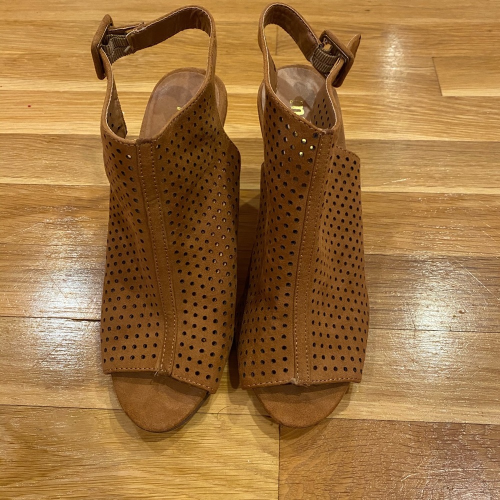 wood heel brown peep toe heel size 6